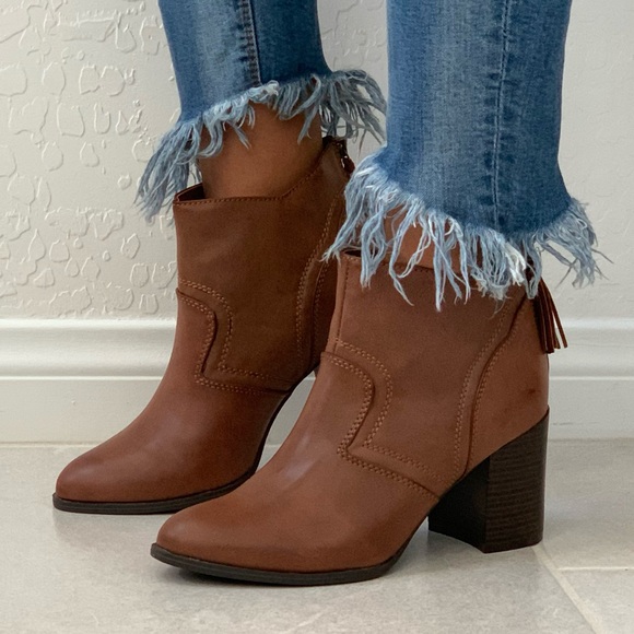 NIB Tassel Accent Cognac Burnished Western Bootie - Picture 8 of 9